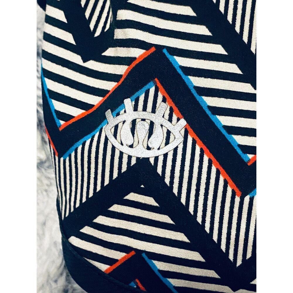 RARE Lululemon SeaWheeze Special Edition Speed Shorts 3D Chevron Multi SZ 6 EUC - Picture 2 of 6